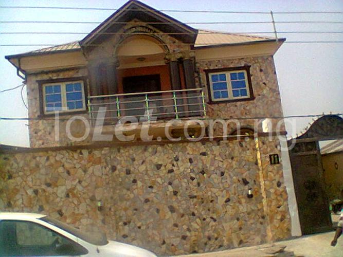 2 bedroom Flat / Apartment for rent Balogun Street, Shomolu Shomolu Lagos