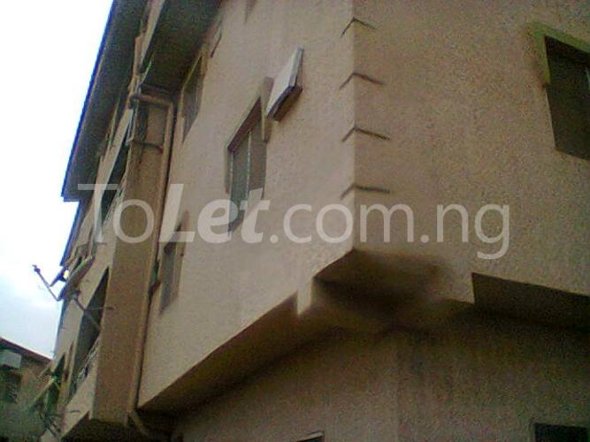 3 bedroom Flat / Apartment for rent Off Shipeolu Street Off Ikorodu Road Shomolu Shomolu Lagos