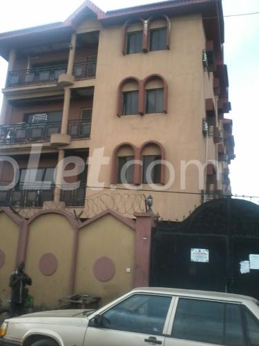 3 bedroom Flat / Apartment for rent Fola Agoro Area, Yaba Yaba Lagos - 0