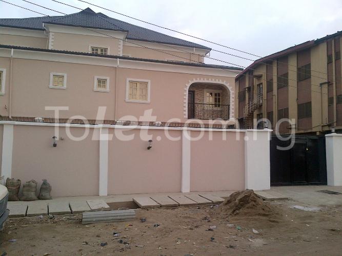 3 bedroom Flat / Apartment for rent Pedro Bustop, Gbagada Gbagada Lagos