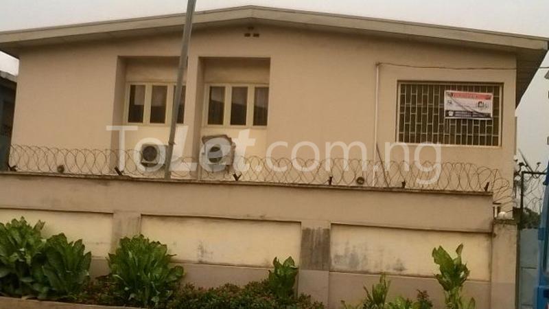 3 bedroom Flat / Apartment for rent Fatai Irawo Street, Oshodi Expressway Oshodi Lagos