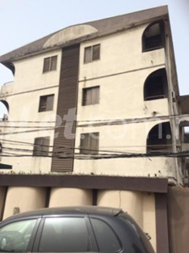 3 bedroom Flat / Apartment for rent Tade Aromolate Street, Williams Estate, Surulere Surulere Lagos