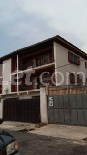 3 bedroom Flat / Apartment for rent Off Estate Gate, Maryland Ikeja Lagos
