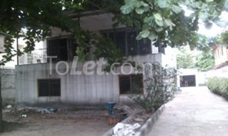 5 bedroom House for rent Adebola Street Off Adeniran Ogunsanya Road, Shitta Surulere Surulere Lagos