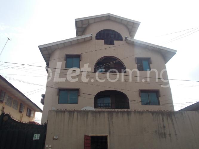 2 bedroom Flat / Apartment for rent Kusa Street, Pedro Shomolu Shomolu Lagos