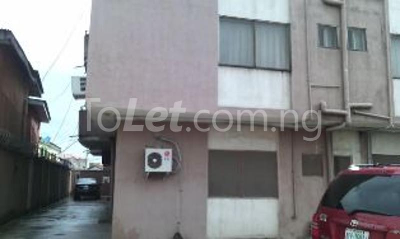 3 bedroom Flat / Apartment for rent Shaki Crescent Off Akinyele Surulere Surulere Lagos - 0