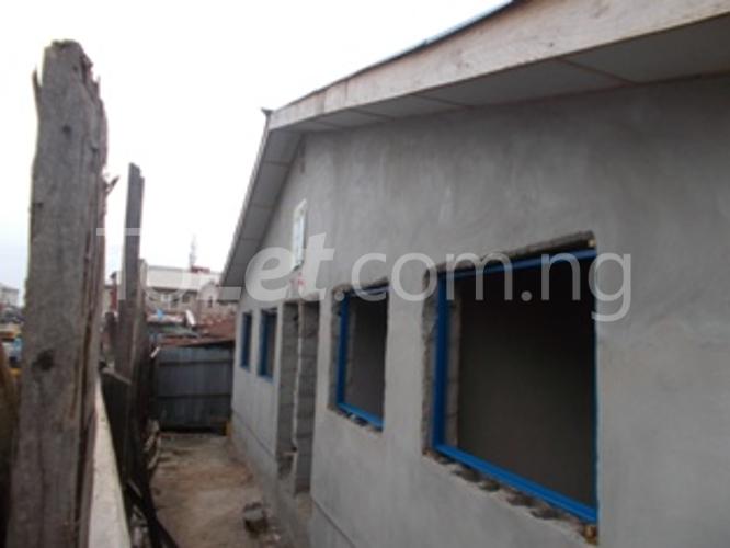 1 bedroom House for rent Onajimi Street, Off Olorunkemi Shomolu Shomolu Lagos