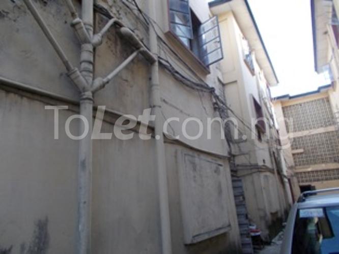 2 bedroom Flat / Apartment for rent Oyadiran Estate, Yaba Yaba Lagos