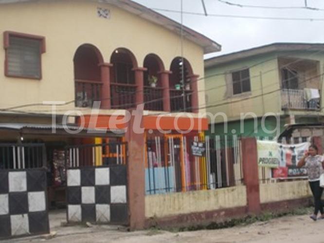 3 bedroom Flat / Apartment for rent Community Road, Yaba Yaba Lagos - 0