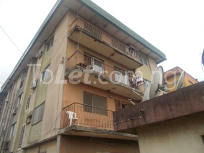 3 bedroom Flat / Apartment for rent Adetola Street. Surulere Surulere Lagos