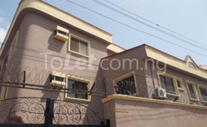 3 bedroom Flat / Apartment for rent J. Imoh Street, Oshodi Expressway Oshodi Lagos