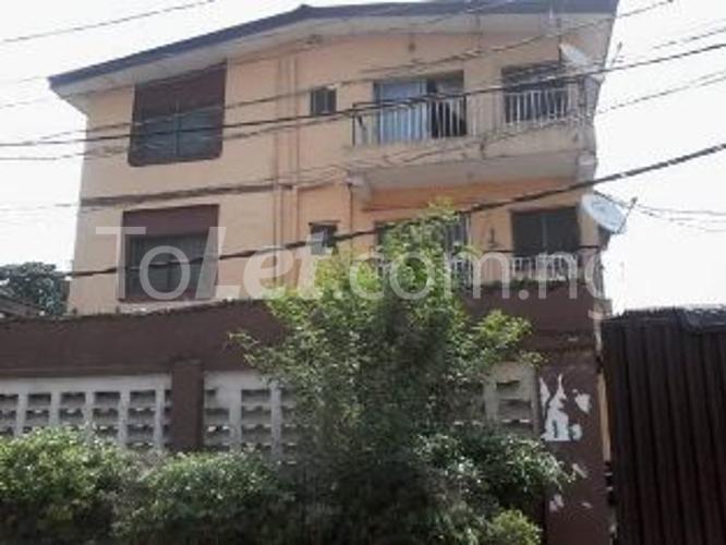 2 bedroom Flat / Apartment for rent Off Fola Agoro Road, Yaba Yaba Lagos