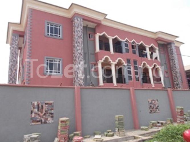 3 bedroom Flat / Apartment for rent Iluyemi Street, Oshodi Expressway Oshodi Lagos