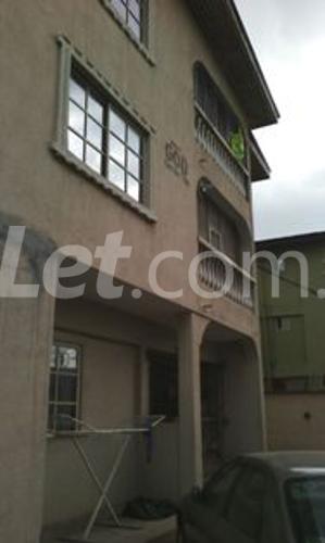 3 bedroom Flat / Apartment for rent Owoseni Street Oshodi Expressway Oshodi Lagos