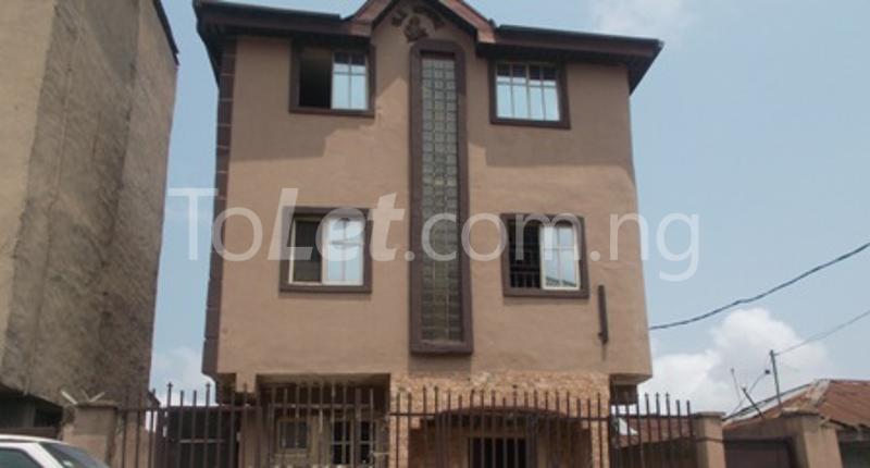 1 bedroom Flat / Apartment for rent Odubiyi Street, Off Itire Road, Surulere Surulere Lagos