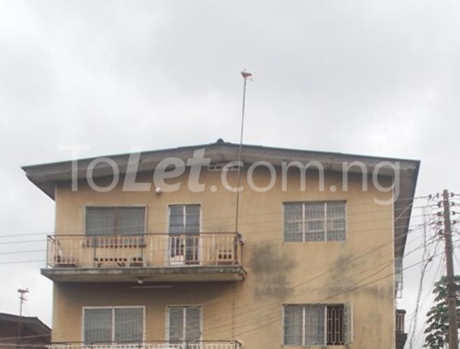 3 bedroom Flat / Apartment for rent Ojekunle Street, Oshodi Expressway Oshodi Lagos