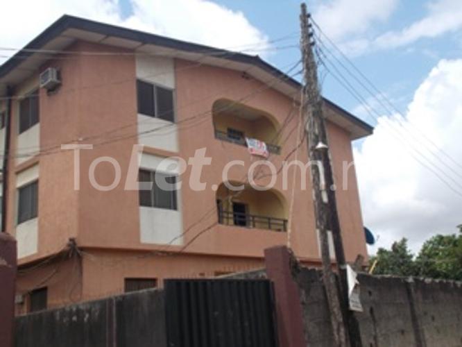 4 bedroom Flat / Apartment for rent Oluwaseun Adekoye Street, Off Aligun Road, Oshodi Expressway Oshodi Lagos