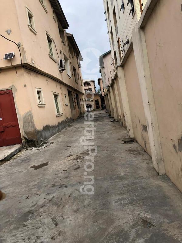 3 bedroom Commercial Property for rent Alagomeji Yaba Lagos