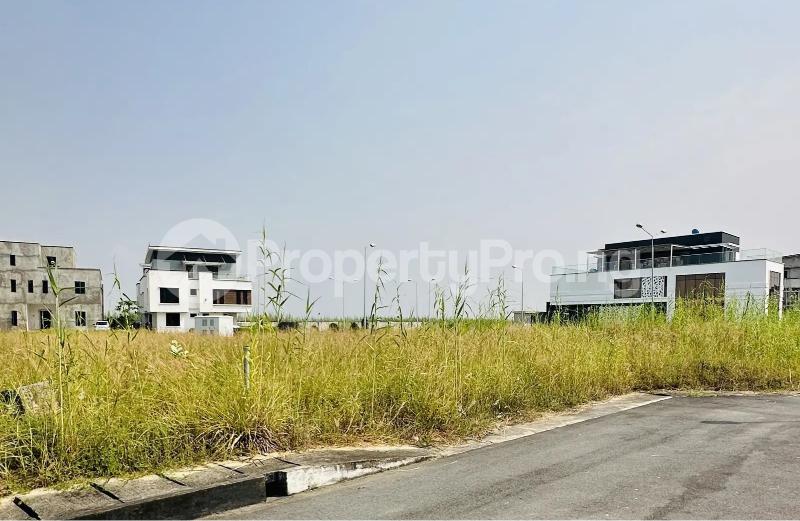 Land for sale Pinnock Beach Estate, Osapa london Lekki Lagos