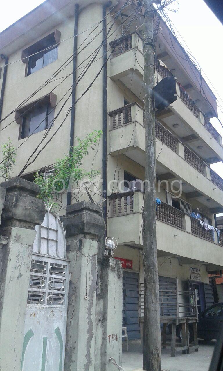 3 bedroom Flat / Apartment for rent Alagomeji Yaba Lagos. Yaba Yaba Lagos