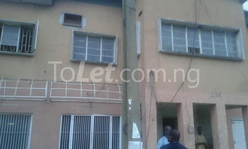 Commercial Property for rent Alagomeji By Muritala Muhammed Way. Yaba Yaba Lagos