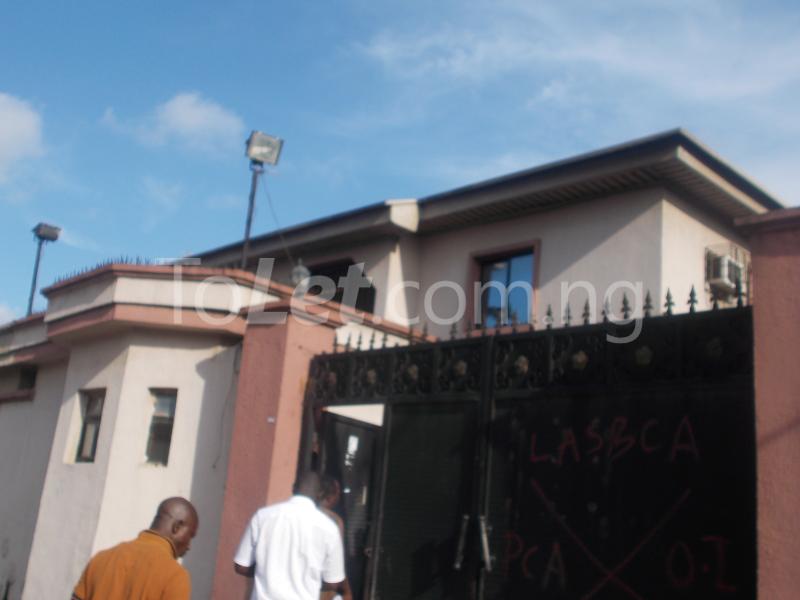 2 bedroom Flat / Apartment for rent Adewale Cresent Charity Street. Oshodi Expressway Oshodi Lagos