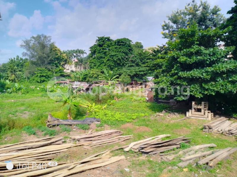 Land for sale Iyaganku Mile 110 Road Besides Total Filling Station. Ibadan Oyo