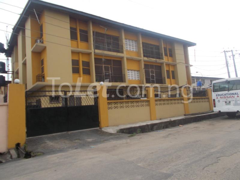 3 bedroom Flat / Apartment for rent Obanikoro Estate Gbagada Gbagada Lagos