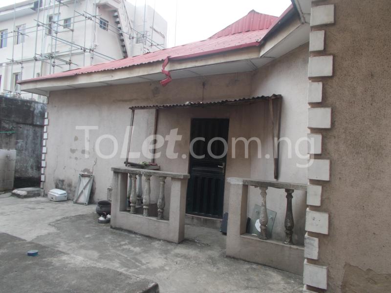 2 bedroom House for rent Jebba Street. Yaba Yaba Lagos - 1