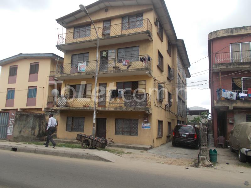 3 bedroom Flat / Apartment for rent Abeokuta Street. Yaba Yaba Lagos