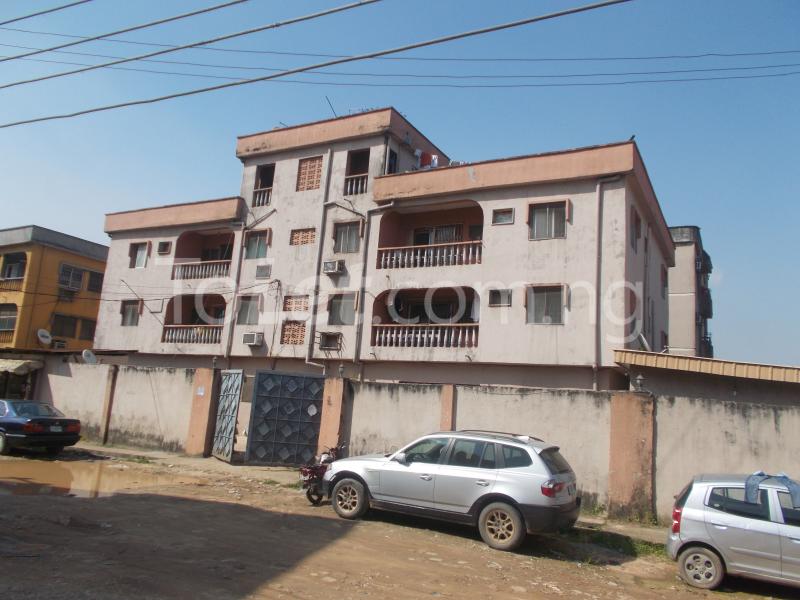 3 bedroom Flat / Apartment for rent Alhaji Salamii Street, Cele. Surulere Surulere Lagos
