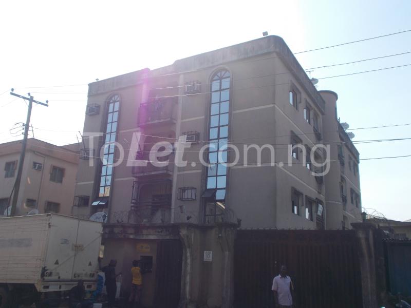 4 bedroom Flat / Apartment for rent Efuntide Street By Alhaji Salami Surulere Surulere Lagos