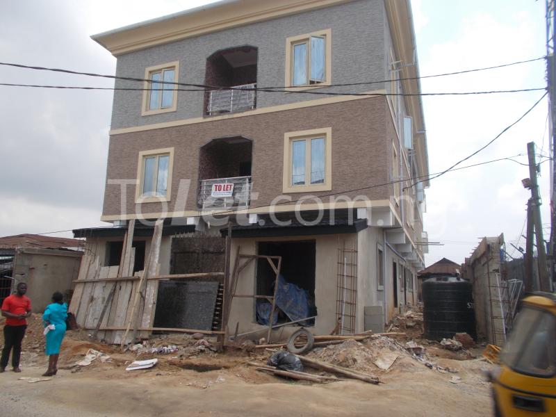 2 bedroom Flat / Apartment for rent Apata Street Shomolu Shomolu Lagos