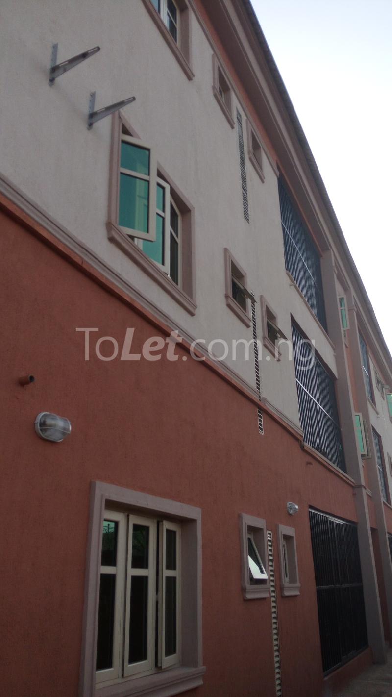 3 bedroom Flat / Apartment for rent Dele Awelewa Street, Bucknor Oshodi Expressway Oshodi Lagos