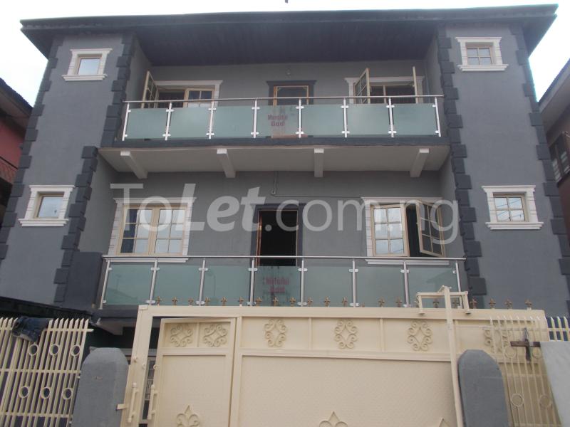 3 bedroom Flat / Apartment for rent Fadeyi, Yaba Yaba Lagos