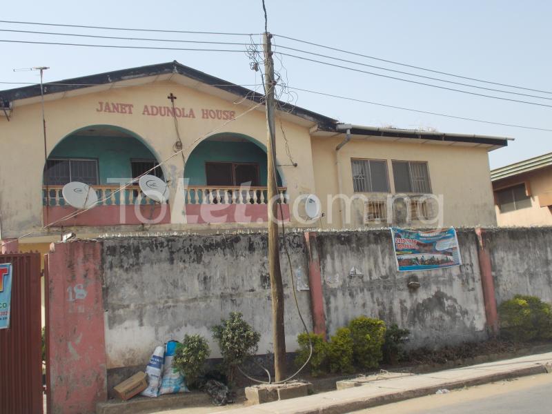 3 bedroom Flat / Apartment for rent Oluwo Street. Alimosho Lagos