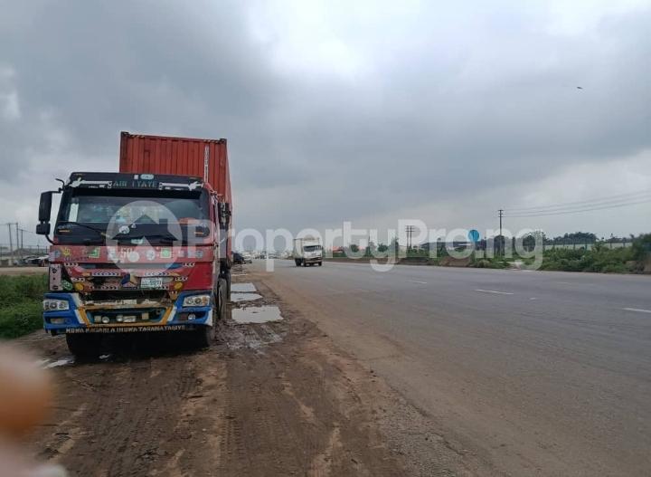 Land for sale Lagos Ibadan Express Way Akala Express Ibadan Oyo - 3