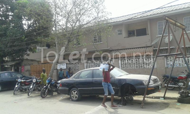 3 bedroom Flat / Apartment for rent Onike Area. Yaba Yaba Lagos - 0