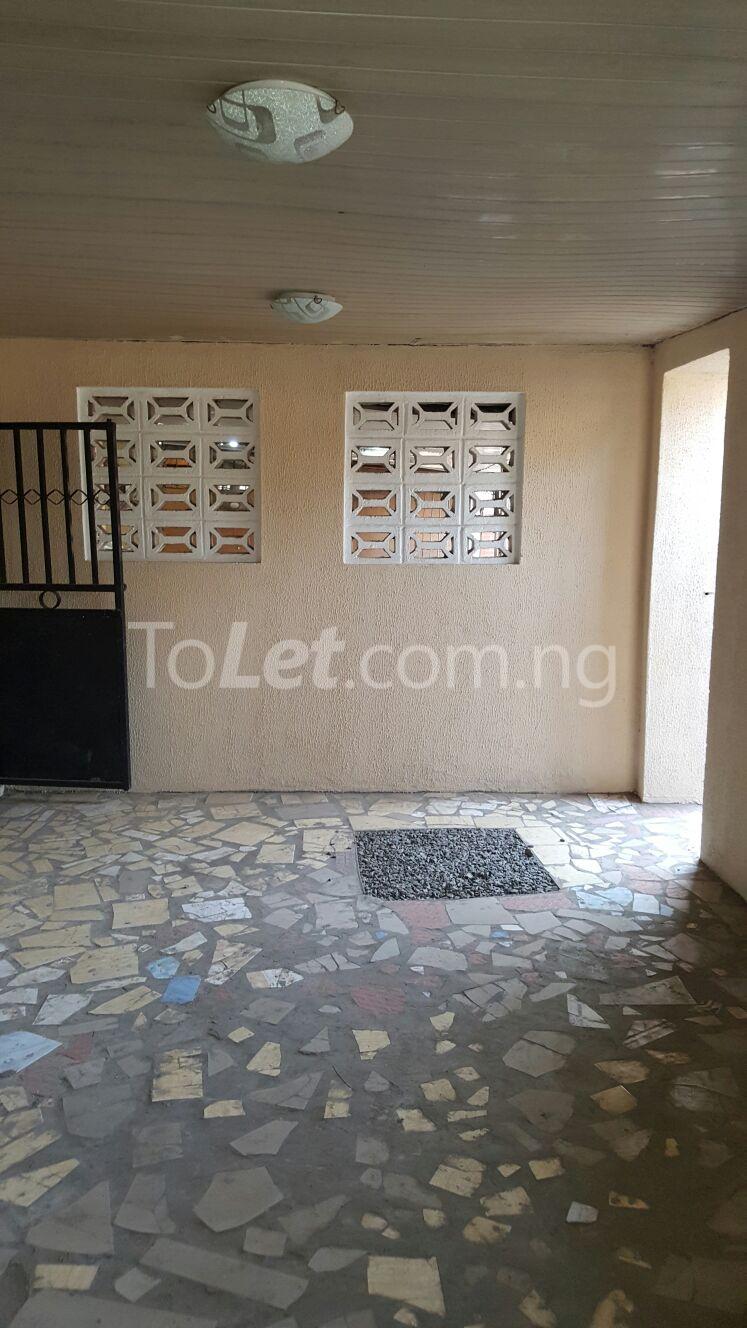 2 bedroom Flat / Apartment for rent Off Western Avenue, Surulere Surulere Lagos