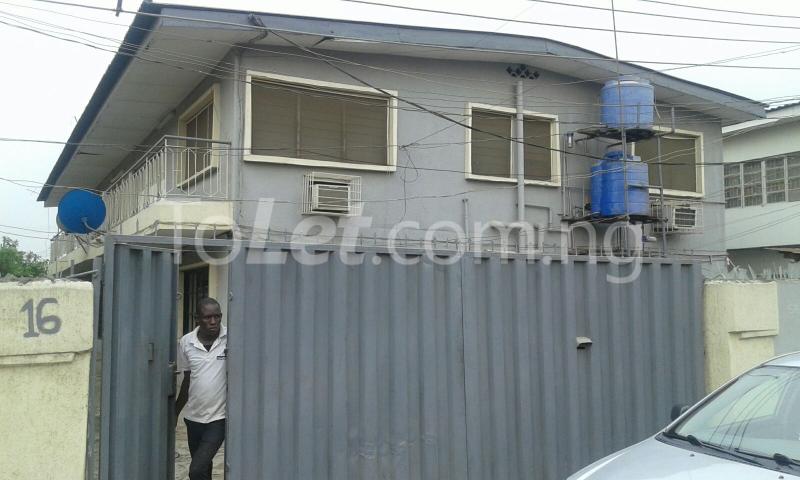 3 bedroom Flat / Apartment for rent Akoka Area Yaba Yaba Lagos