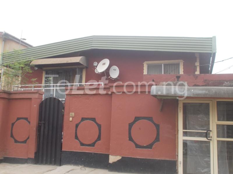 3 bedroom Flat / Apartment for rent No 61 Aladelola Street. Ketu Kosofe/Ikosi Lagos
