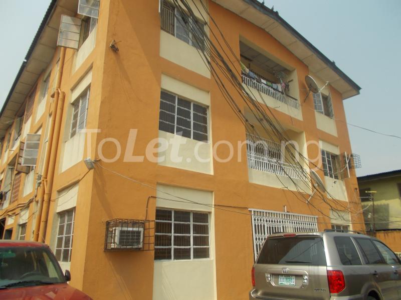 3 bedroom Flat / Apartment for rent Ilawe Estate, Gbagada Gbagada Lagos