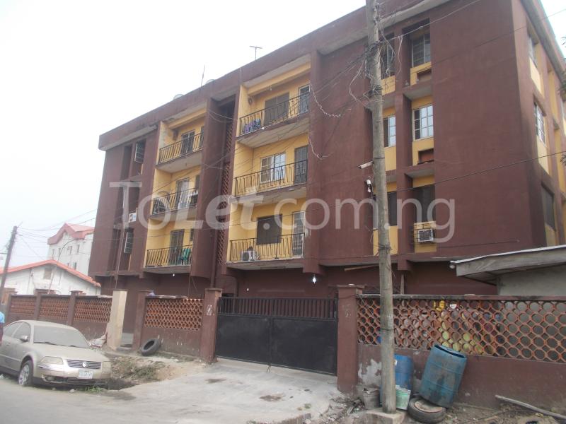 3 bedroom Flat / Apartment for rent Akinwunmi Street. Yaba Yaba Lagos - 0