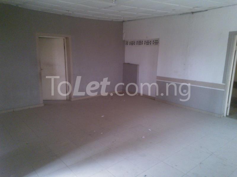2 bedroom Flat / Apartment for rent 8/9 Akinsola Lane Shomolu Shomolu Lagos