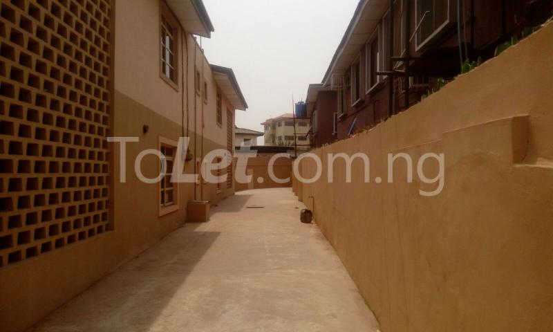 3 bedroom Flat / Apartment for rent Jibowu, Yaba Yaba Lagos - 0