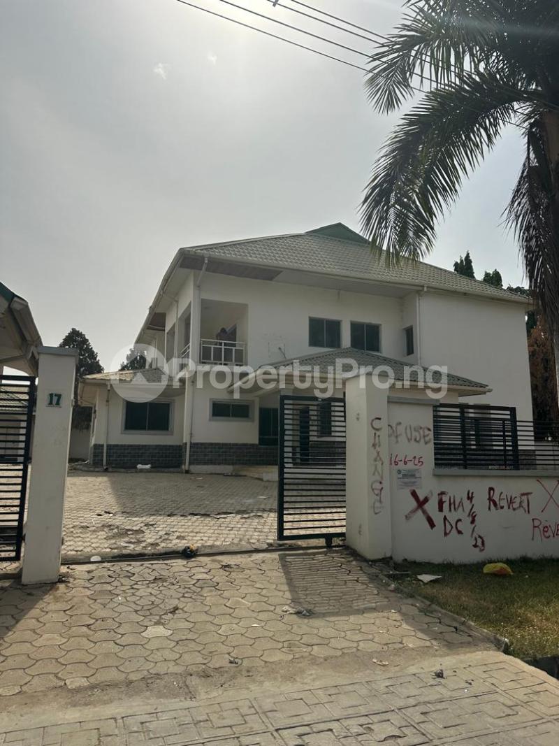6 bedroom House for sale Off 1st Avenue, Near First Bank Gwarinpa Abuja