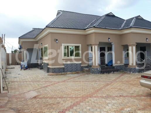 3 bedroom House for sale Oba Erediawa Street Off Sapele Road Ukpoba Edo