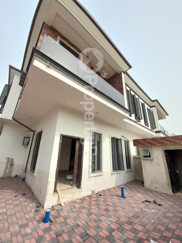 4 bedroom House for sale Orchid Road Lekki Lagos