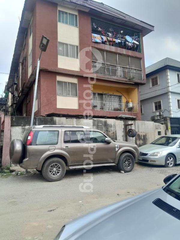 3 bedroom House for sale Akoka Yaba Lagos