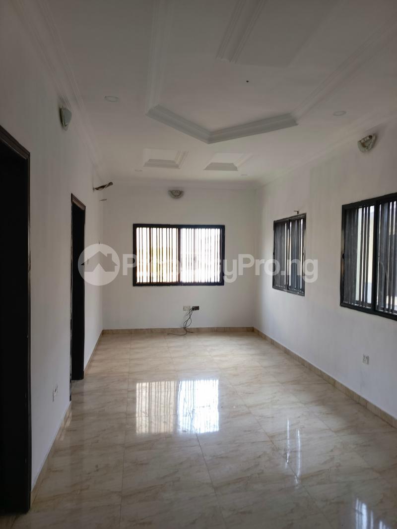 2 bedroom House for rent Before Roundabout, Ado Ajah Lagos